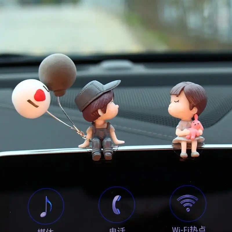 Décoration de voiture, figurines de couple mignonnes de dessin animé, ornement de ballon, tableau de bord intérieur de voiture pour filles, cadeaux, accessoires