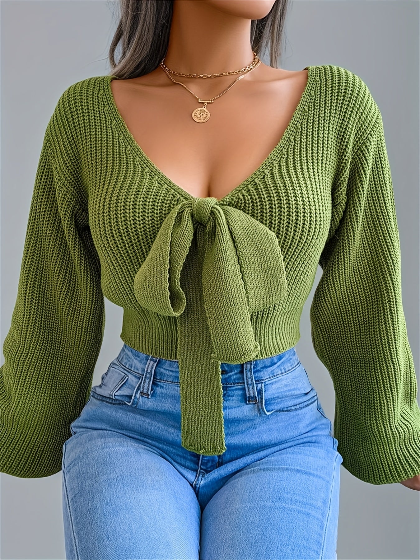 Pull femme automne-hiver à col V et manches lanternes - Vert olive uni, orné d'un nœud papillon - Coupe classique et décontractée - Tissu extensible moyen - Manches courtes - Idéal pour une tenue décontractée - Pull m