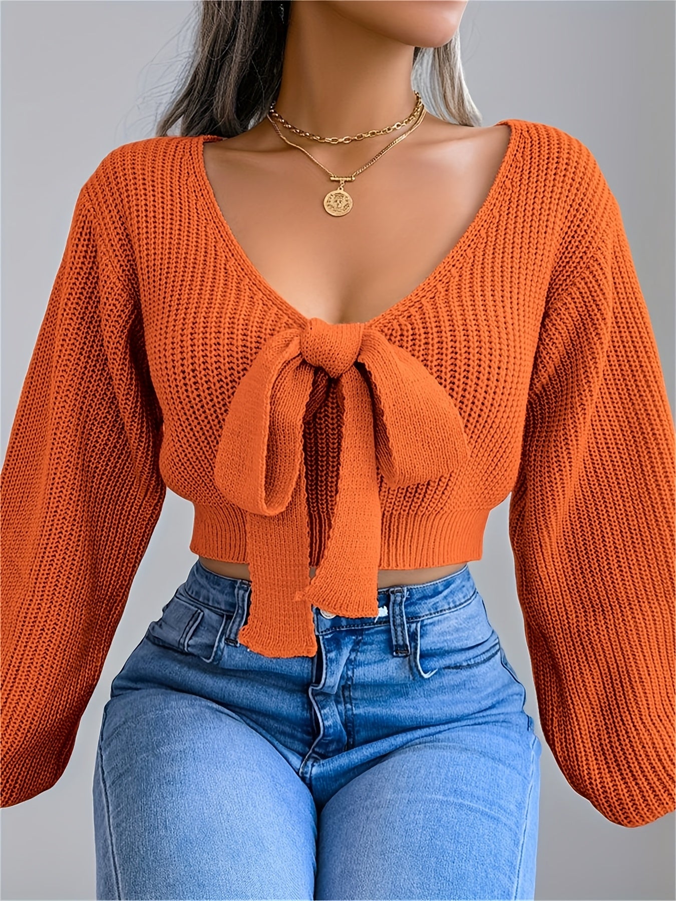 Pull femme automne-hiver à col V et manches lanternes - Vert olive uni, orné d'un nœud papillon - Coupe classique et décontractée - Tissu extensible moyen - Manches courtes - Idéal pour une tenue décontractée - Pull m