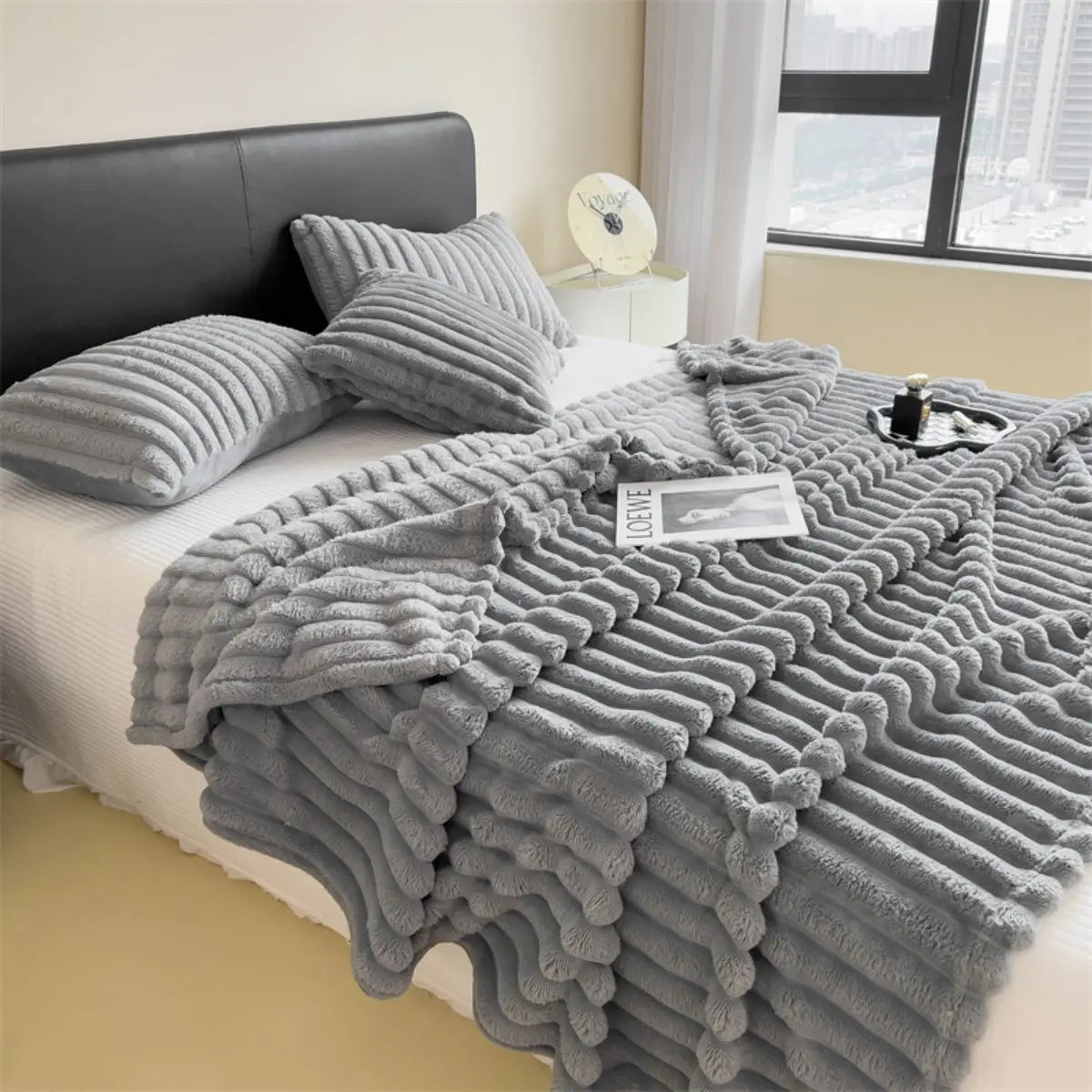 Couverture multifonctionnelle unie à larges rayures épaisses, pouvant servir de couvre-lit, de couverture pour la sieste ou de couverture pour animaux.