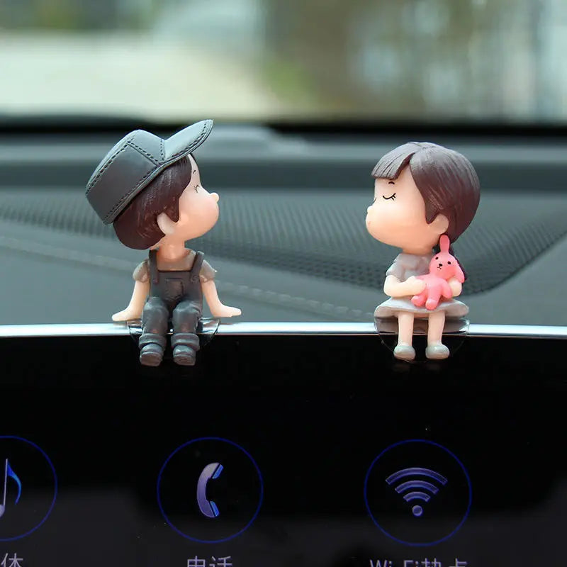 Décoration de voiture, figurines de couple mignonnes de dessin animé, ornement de ballon, tableau de bord intérieur de voiture pour filles, cadeaux, accessoires