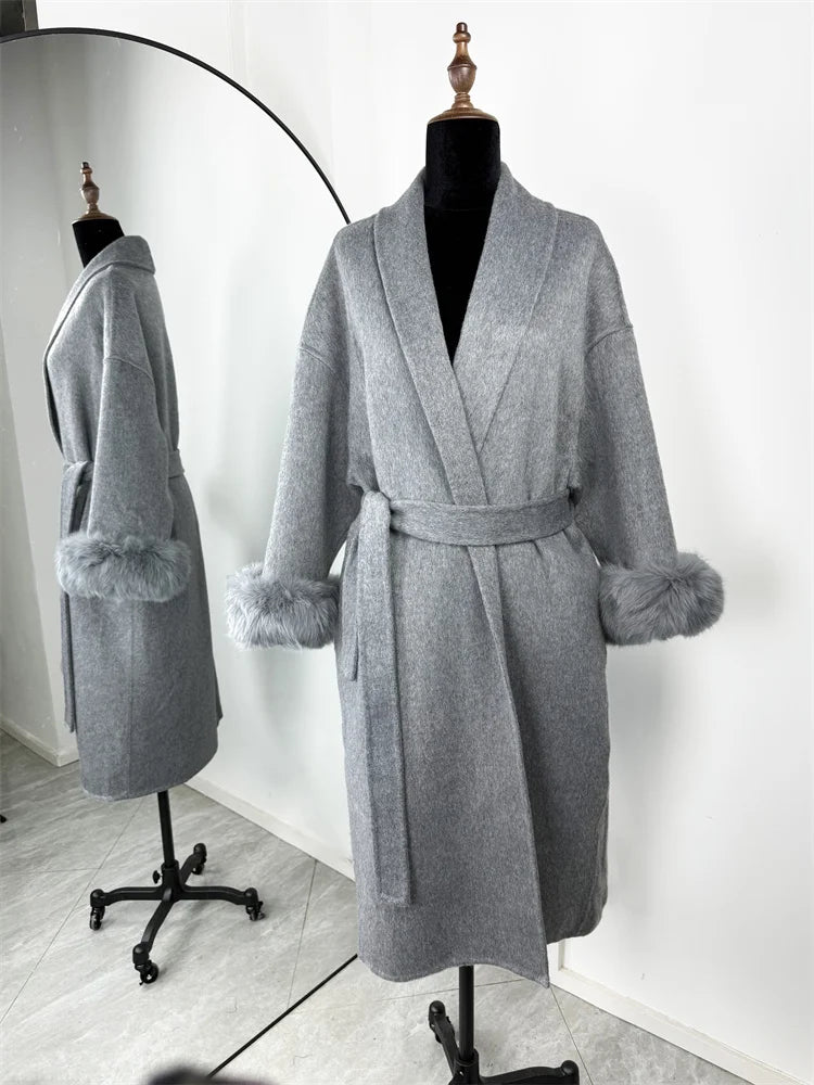 Manteau court en laine et fourrure de renard Tossy pour femme, élégant manteau double face en laine, idéal pour le bureau. Collection 2025. Cardigans et vestes amples en laine.