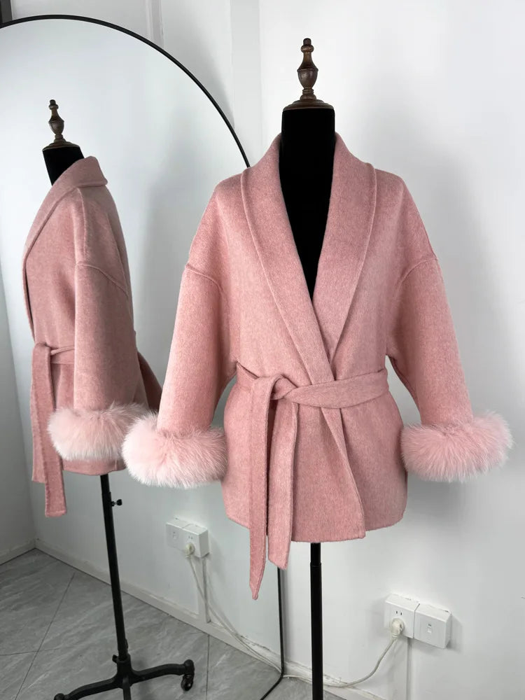 Manteau court en laine et fourrure de renard Tossy pour femme, élégant manteau double face en laine, idéal pour le bureau. Collection 2025. Cardigans et vestes amples en laine.