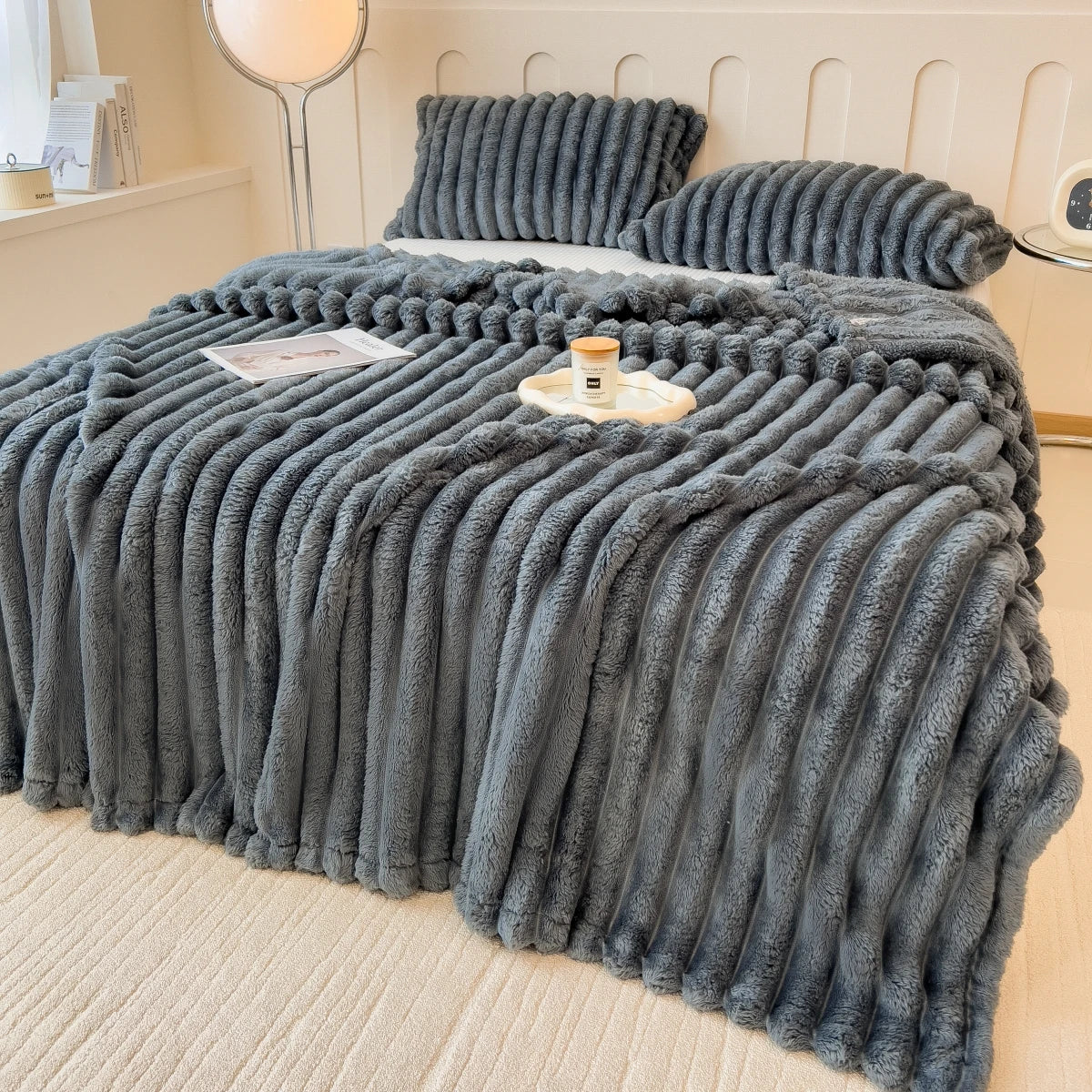 Couverture multifonctionnelle unie à larges rayures épaisses, pouvant servir de couvre-lit, de couverture pour la sieste ou de couverture pour animaux.