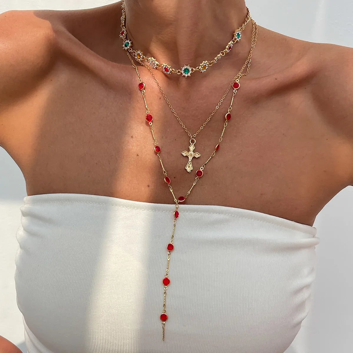 Collier ras du cou simple avec pendentif croix de Jésus pour femme, chaîne en cristal coloré tendance, bijoux chrétiens, cadeau, 2025
