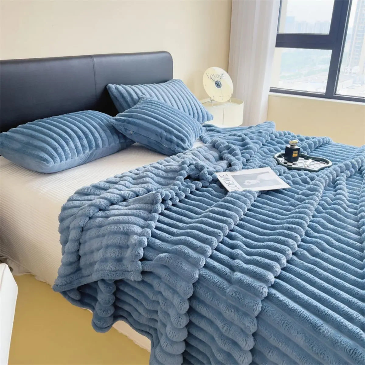 Couverture multifonctionnelle unie à larges rayures épaisses, pouvant servir de couvre-lit, de couverture pour la sieste ou de couverture pour animaux.