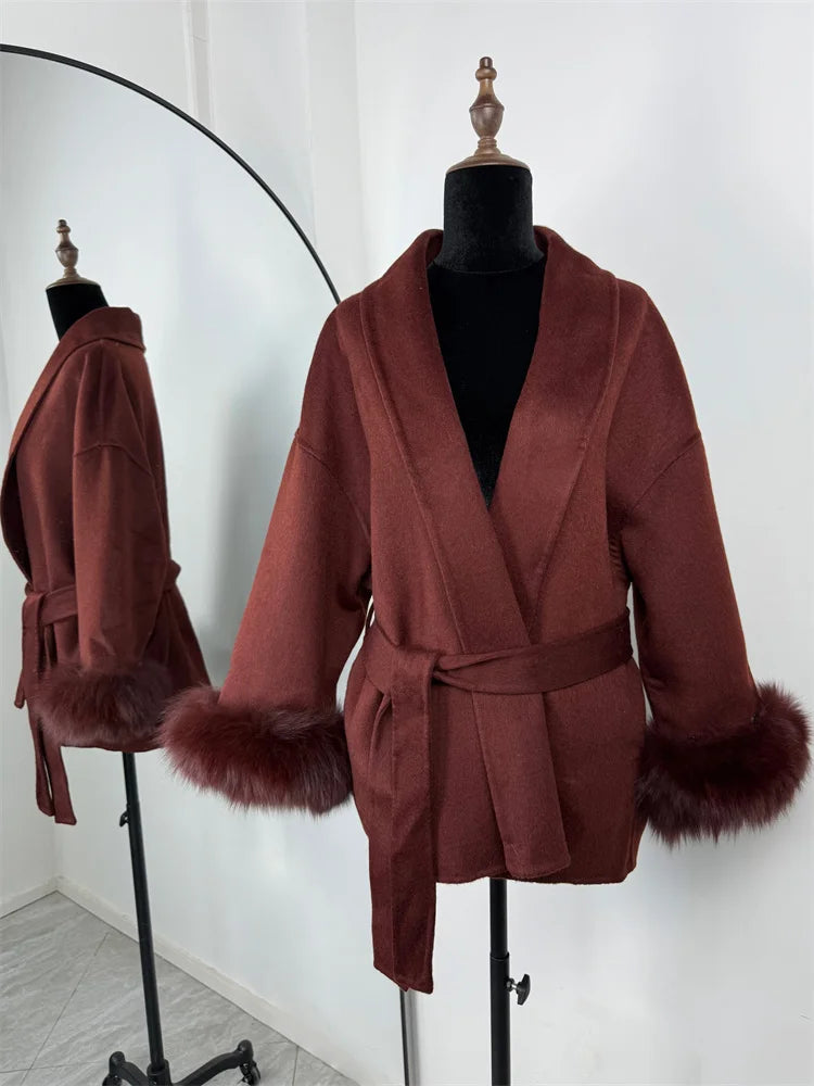 Manteau court en laine et fourrure de renard Tossy pour femme, élégant manteau double face en laine, idéal pour le bureau. Collection 2025. Cardigans et vestes amples en laine.