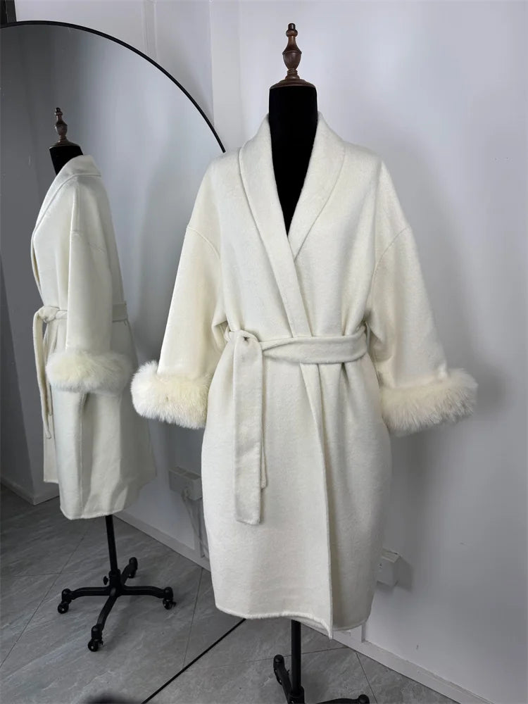 Manteau court en laine et fourrure de renard Tossy pour femme, élégant manteau double face en laine, idéal pour le bureau. Collection 2025. Cardigans et vestes amples en laine.