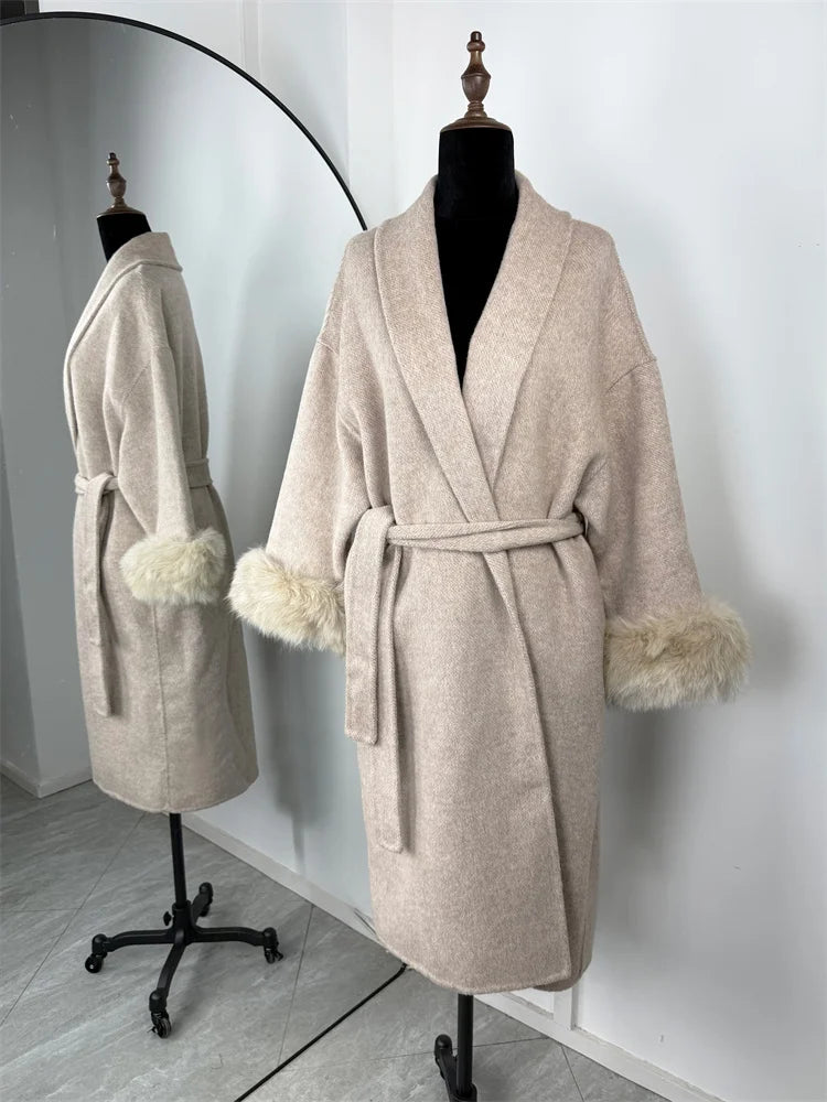 Manteau court en laine et fourrure de renard Tossy pour femme, élégant manteau double face en laine, idéal pour le bureau. Collection 2025. Cardigans et vestes amples en laine.