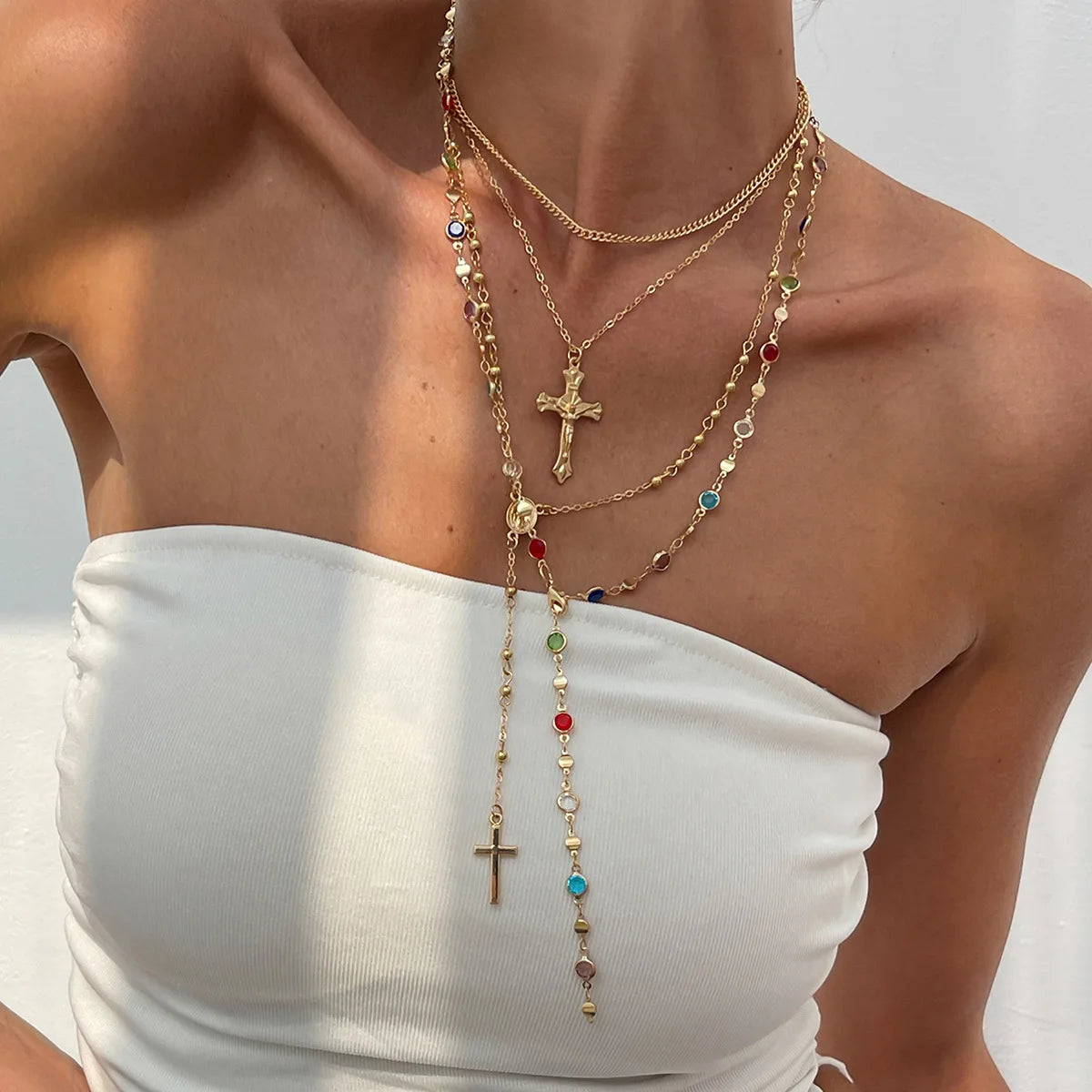 Collier ras du cou simple avec pendentif croix de Jésus pour femme, chaîne en cristal coloré tendance, bijoux chrétiens, cadeau, 2025