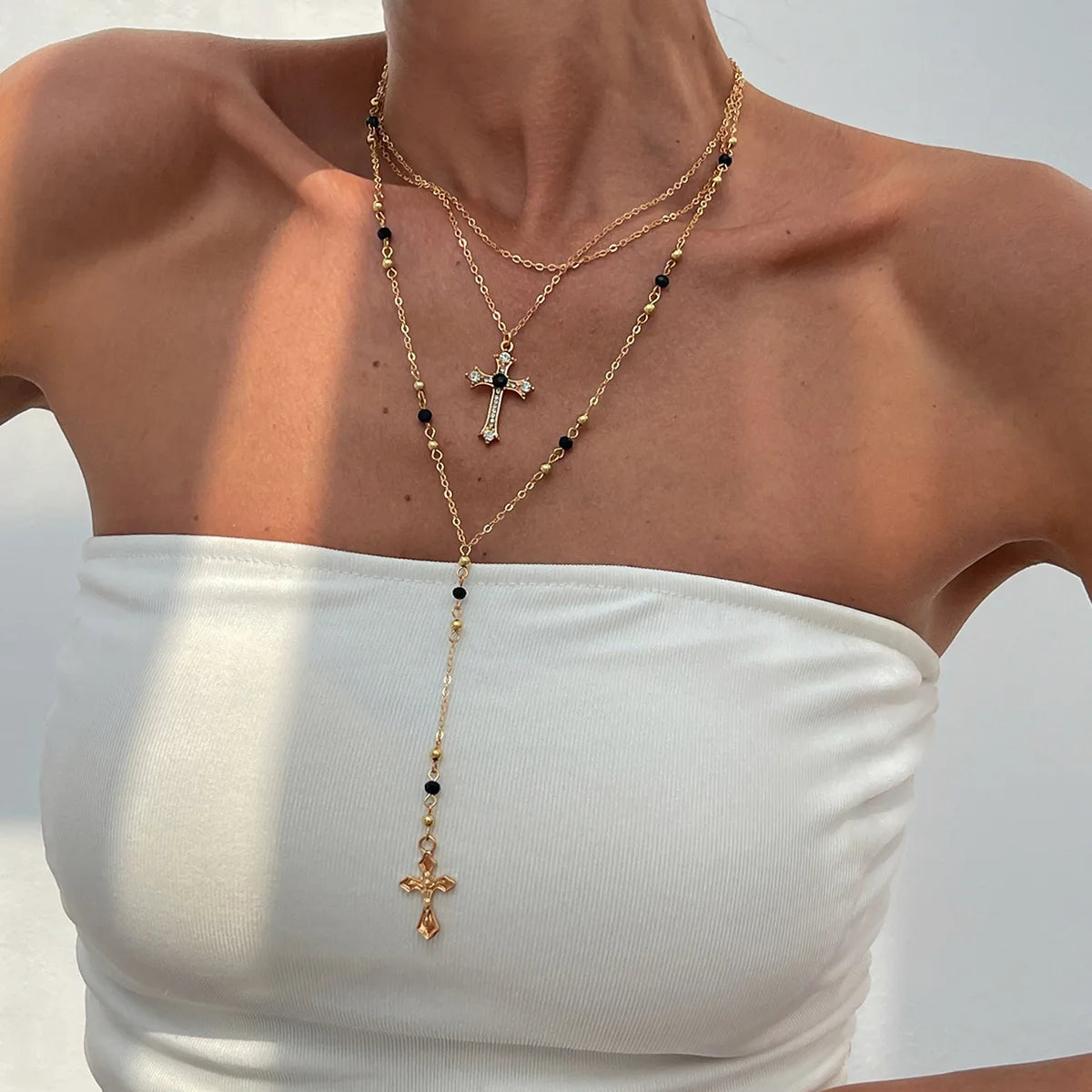 Collier ras du cou simple avec pendentif croix de Jésus pour femme, chaîne en cristal coloré tendance, bijoux chrétiens, cadeau, 2025