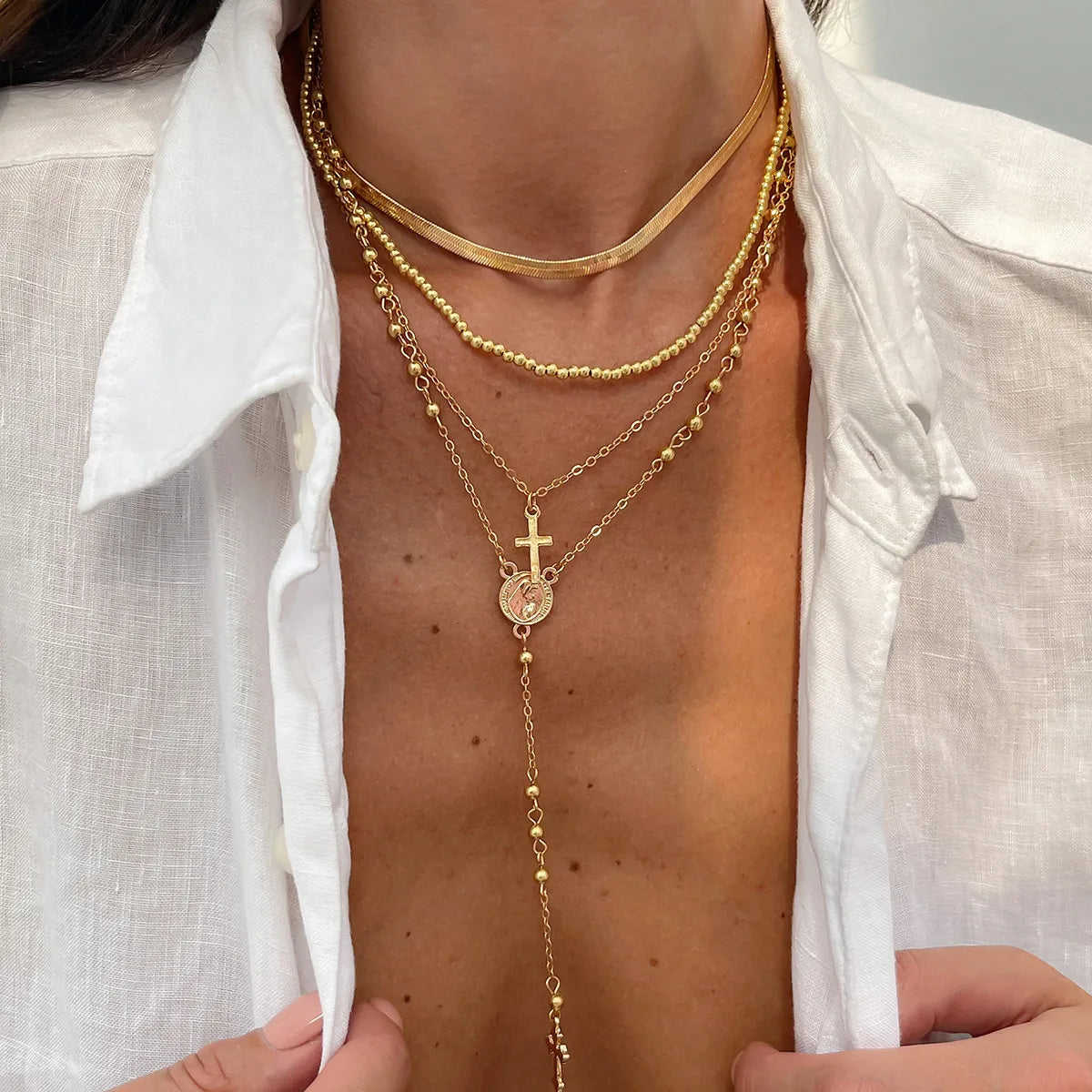 Collier ras du cou simple avec pendentif croix de Jésus pour femme, chaîne en cristal coloré tendance, bijoux chrétiens, cadeau, 2025