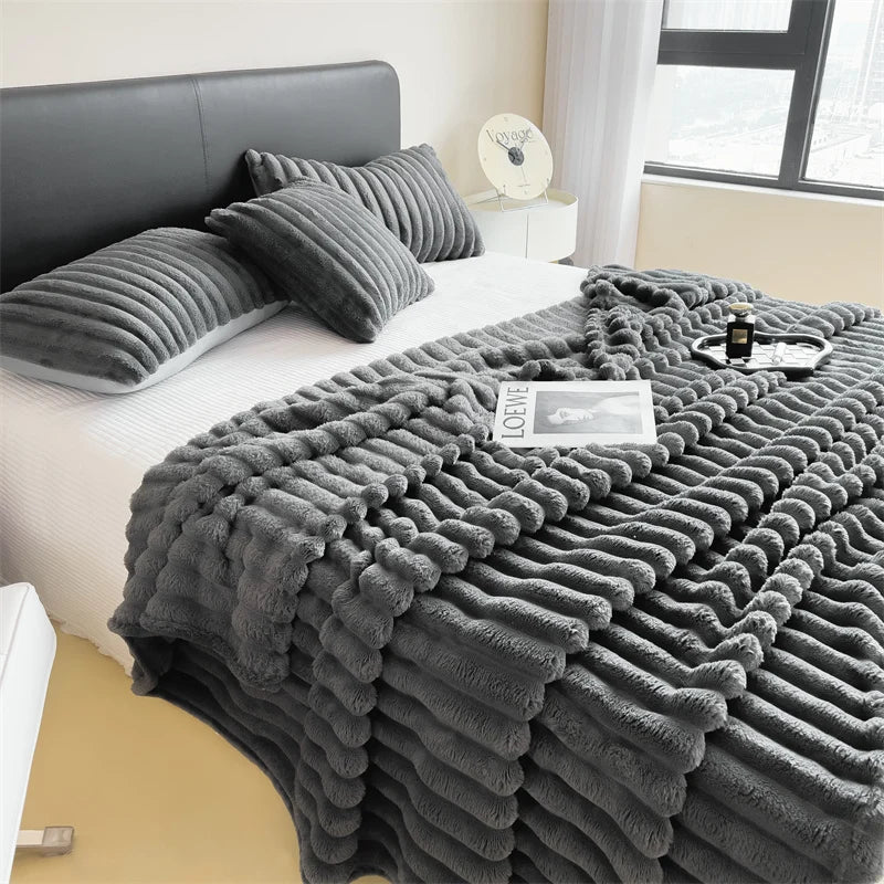 Couverture multifonctionnelle unie à larges rayures épaisses, pouvant servir de couvre-lit, de couverture pour la sieste ou de couverture pour animaux.