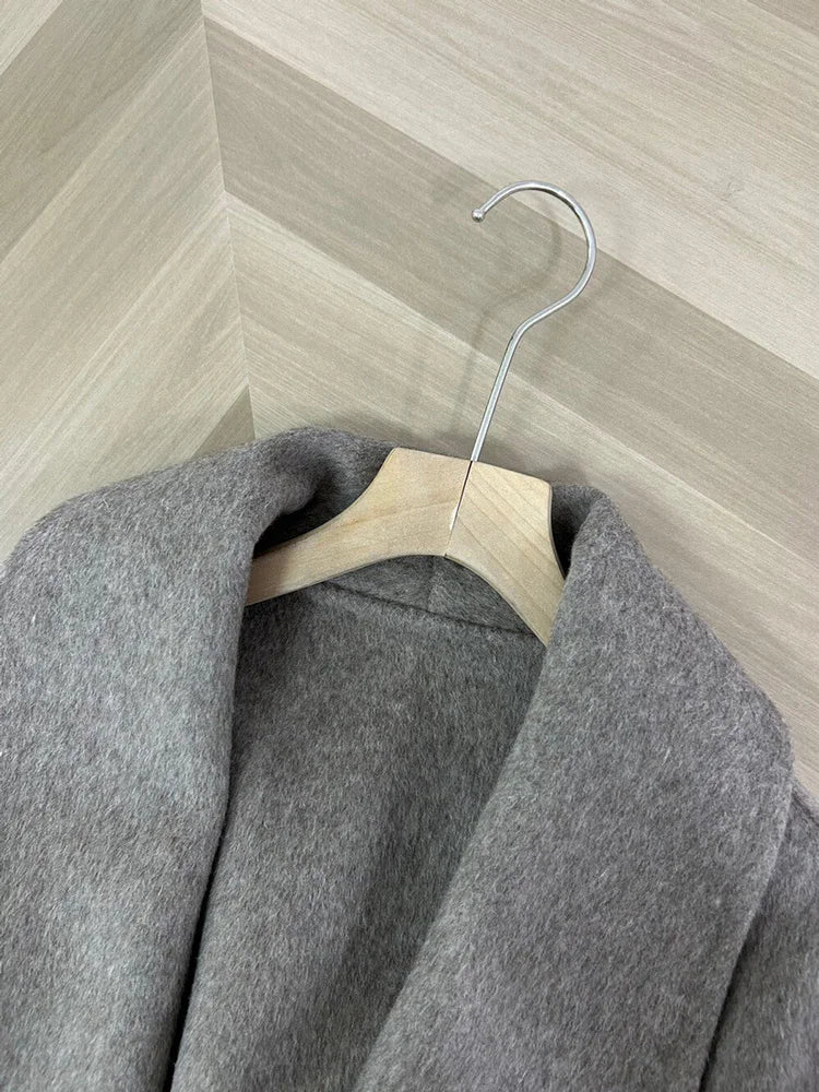 Manteau court en laine et fourrure de renard Tossy pour femme, élégant manteau double face en laine, idéal pour le bureau. Collection 2025. Cardigans et vestes amples en laine.