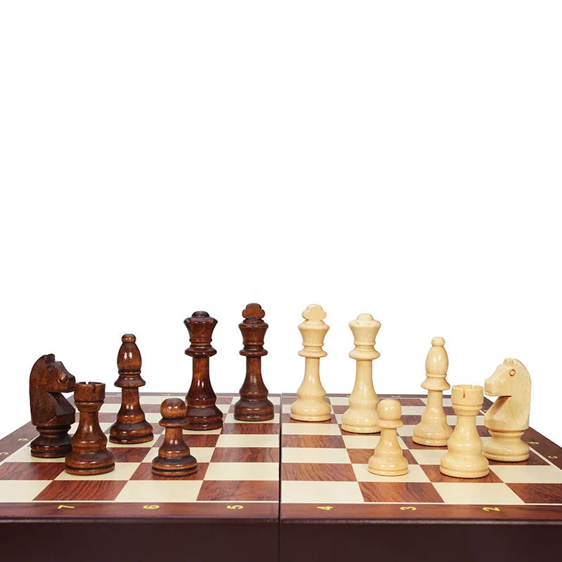 Jeu d'échecs pliant en bois massif de haute qualité avec plus de 2 pièces. Divertissement après le jeu.