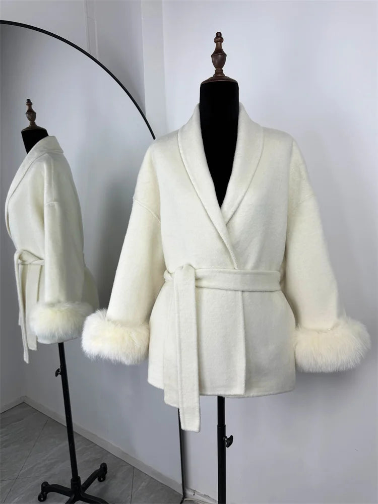Manteau court en laine et fourrure de renard Tossy pour femme, élégant manteau double face en laine, idéal pour le bureau. Collection 2025. Cardigans et vestes amples en laine.