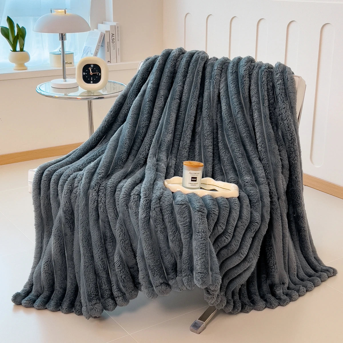 Couverture multifonctionnelle unie à larges rayures épaisses, pouvant servir de couvre-lit, de couverture pour la sieste ou de couverture pour animaux.
