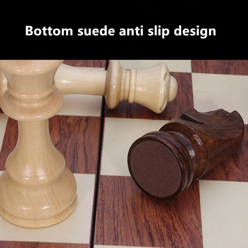 Jeu d'échecs pliant en bois massif de haute qualité avec plus de 2 pièces. Divertissement après le jeu.