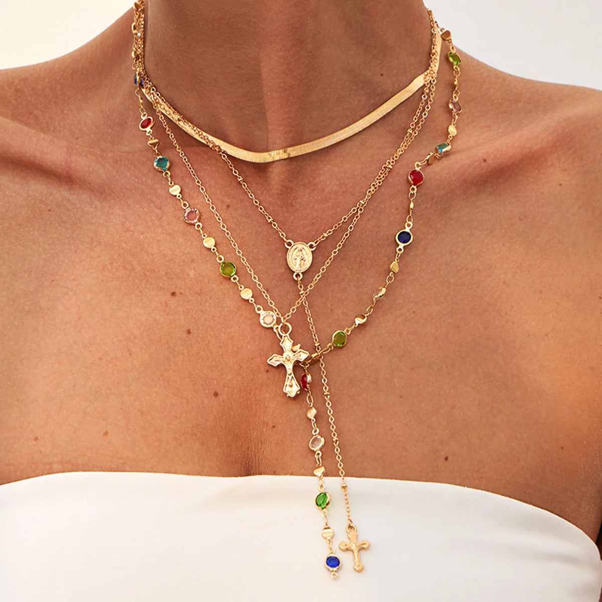 Collier ras du cou simple avec pendentif croix de Jésus pour femme, chaîne en cristal coloré tendance, bijoux chrétiens, cadeau, 2025