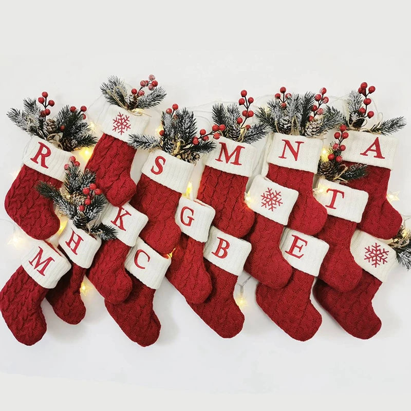 Chaussettes de Noël tricotées avec flocons de neige et lettres, décoration de Noël 2025 pour la maison, ornement pour sapin de Noël, cadeau pour Noël 2026
